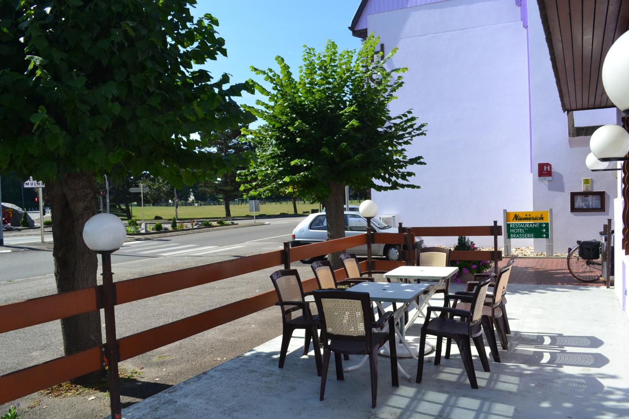 Hotel Restaurant Niemerich Pulversheim Exterior photo