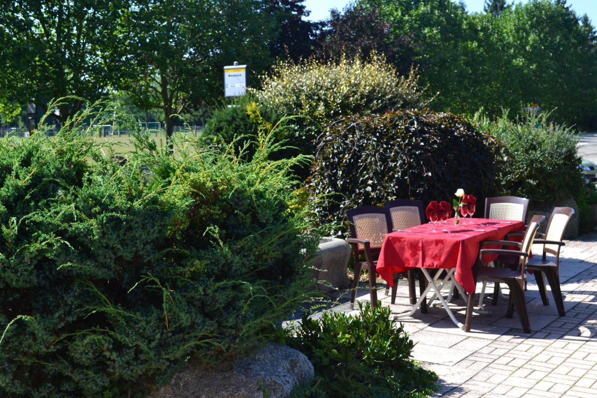 Hotel Restaurant Niemerich Pulversheim Exterior photo