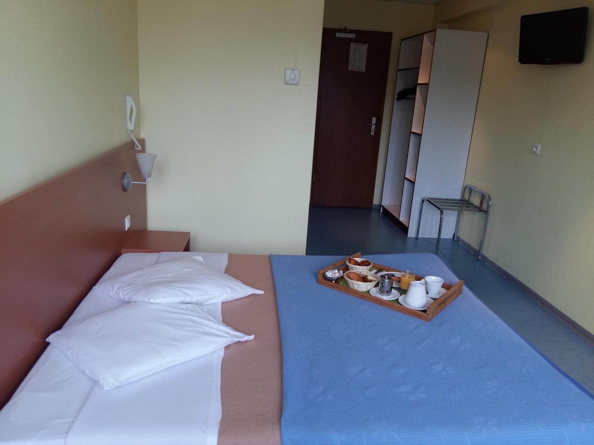 Hotel Restaurant Niemerich Pulversheim Room photo