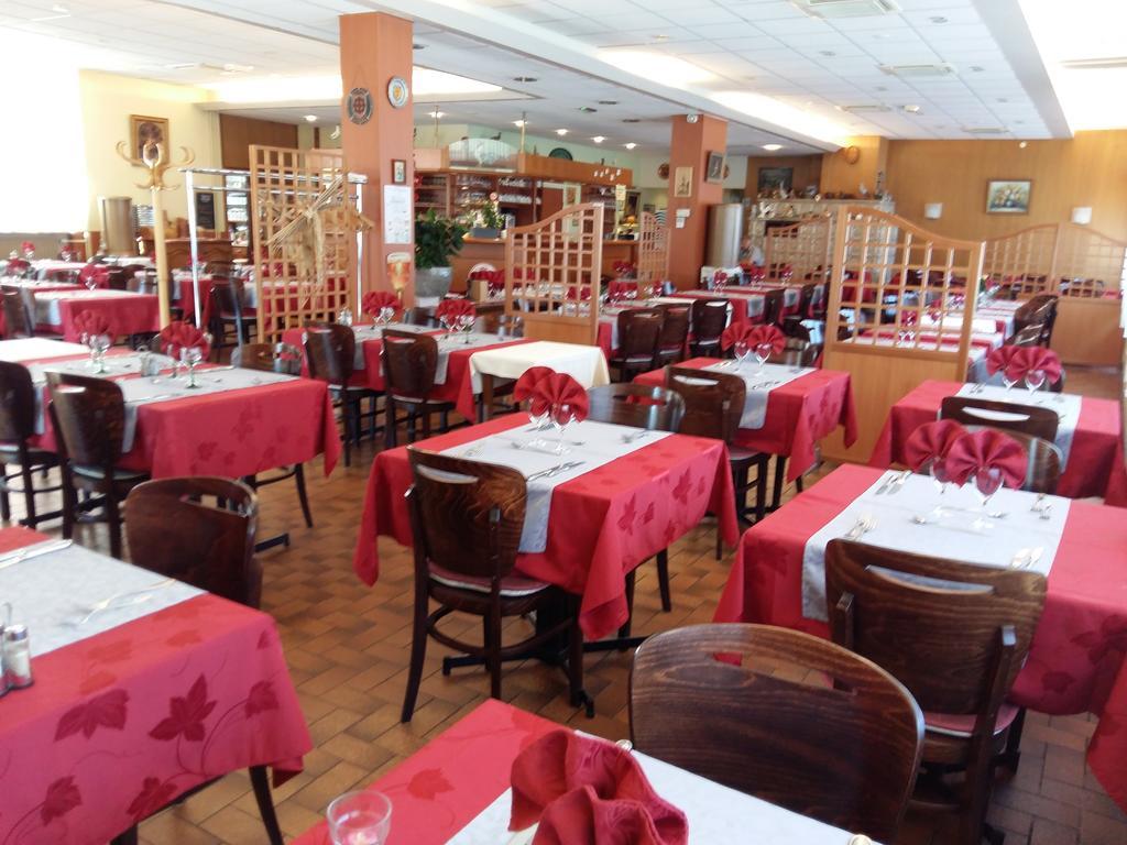 Hotel Restaurant Niemerich Pulversheim Exterior photo